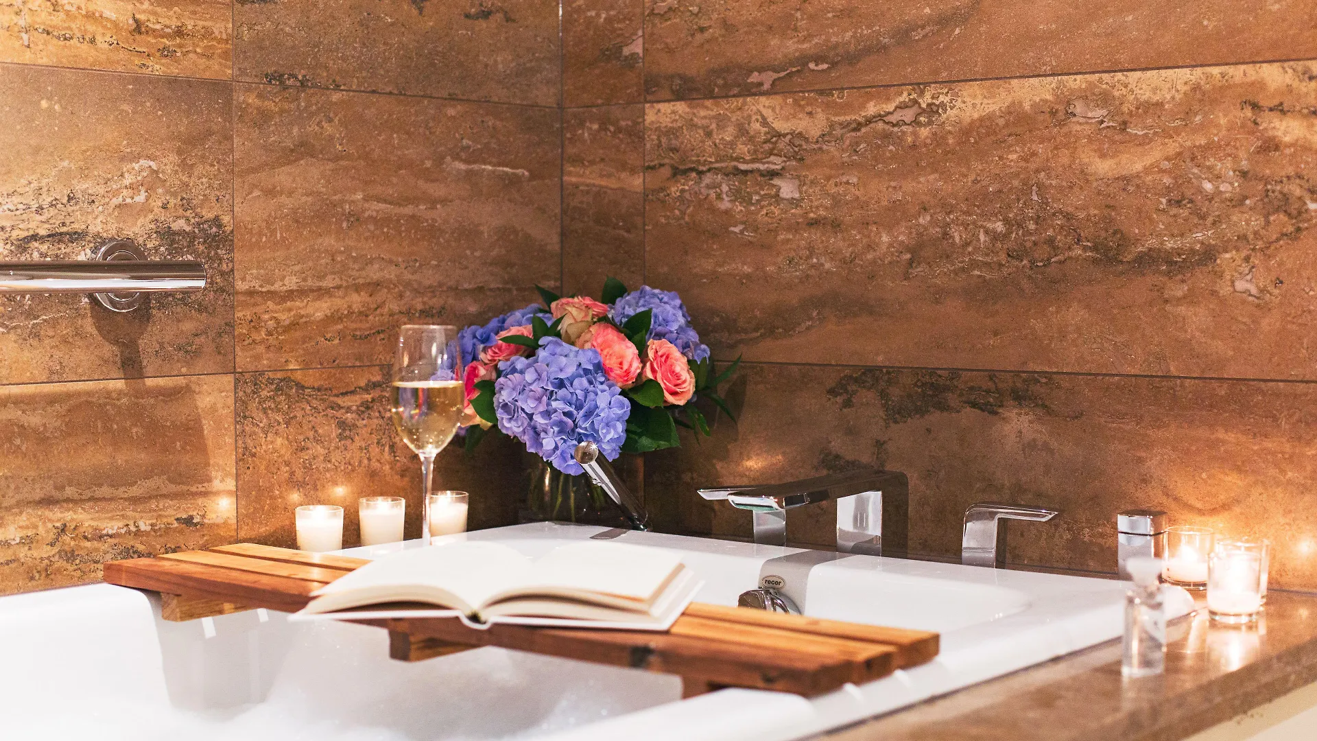 ***** होटल The Ivy At Verity Canada