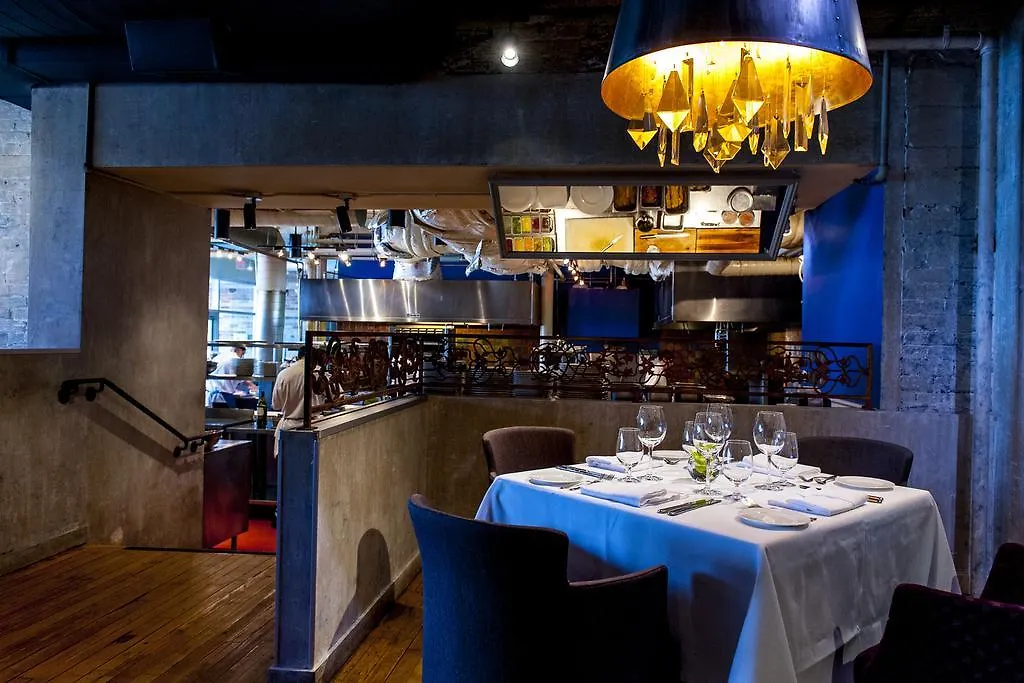 ホテル ジ アイビー アット ベリティ トロント