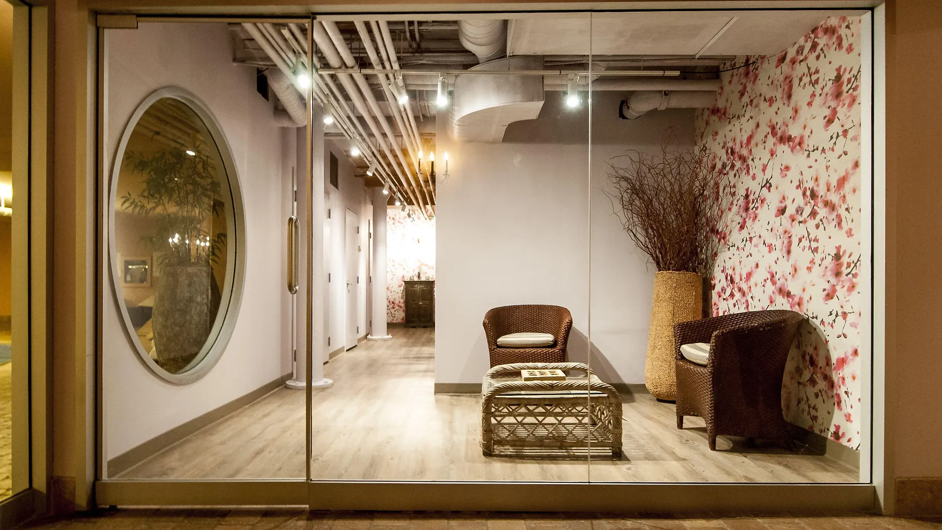 ホテル ジ アイビー アット ベリティ トロント